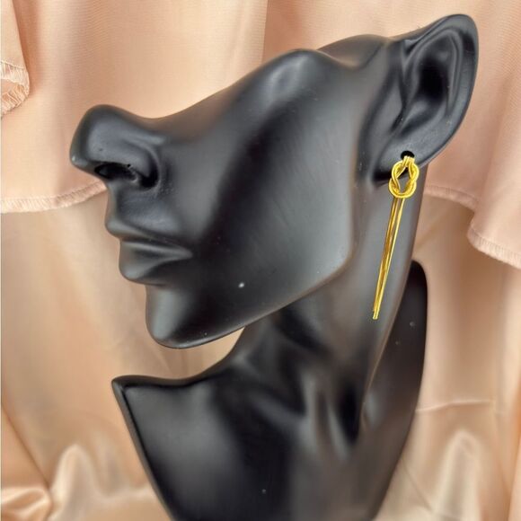 Elegant Gold Knot Earrings - Picture 4 of 7